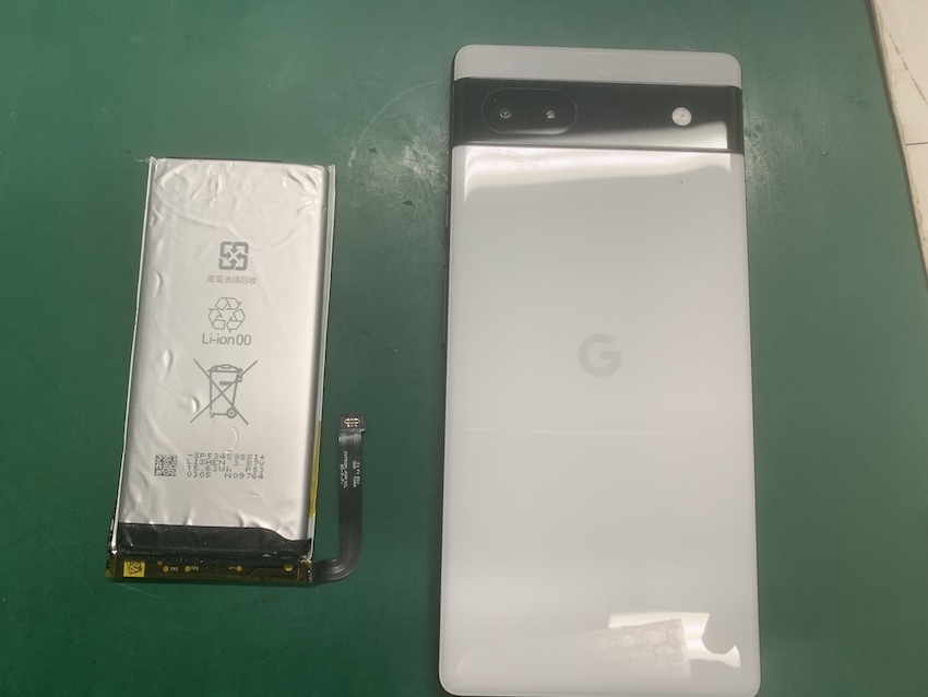 Google pixelの交換したバッテリーと本体