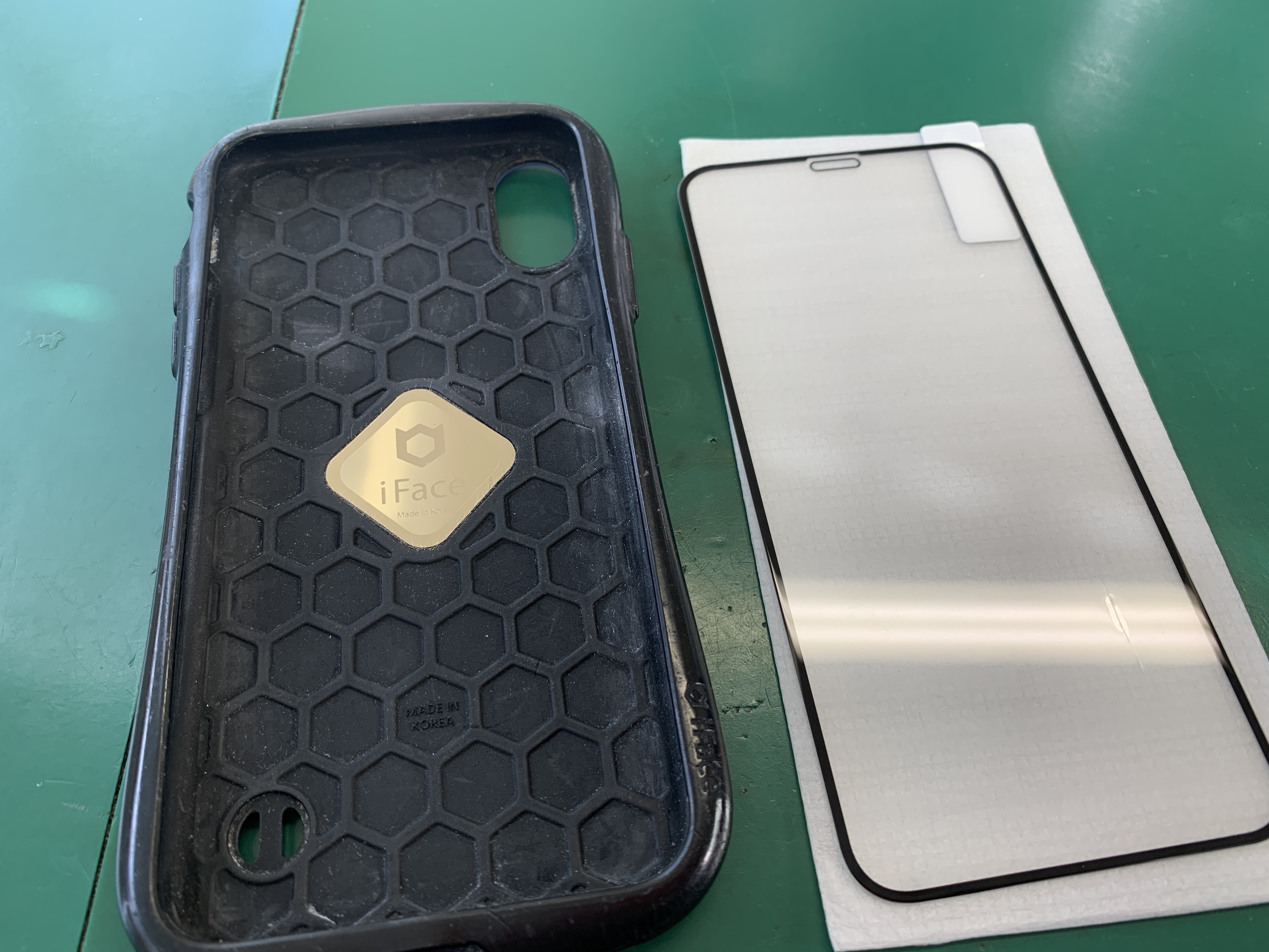 iPhoneを守るケースと保護フィルム