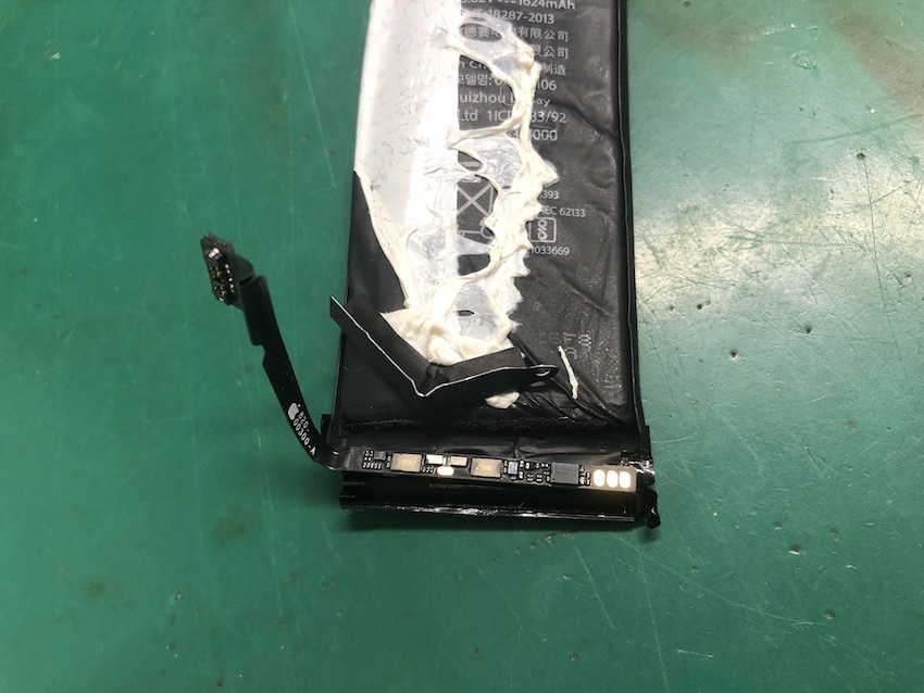 純正チップの入ったiPhoneバッテリー