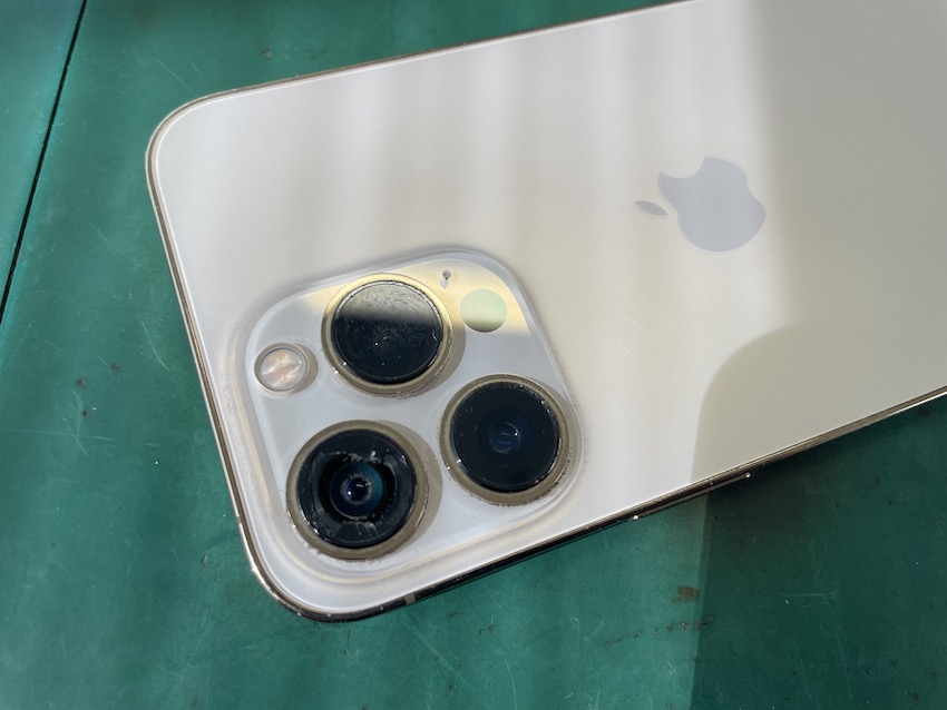 Iphone【池尻大橋よりご来店】iPhone13Proアウトカメラレンズ割れ&カメラ交換修理！