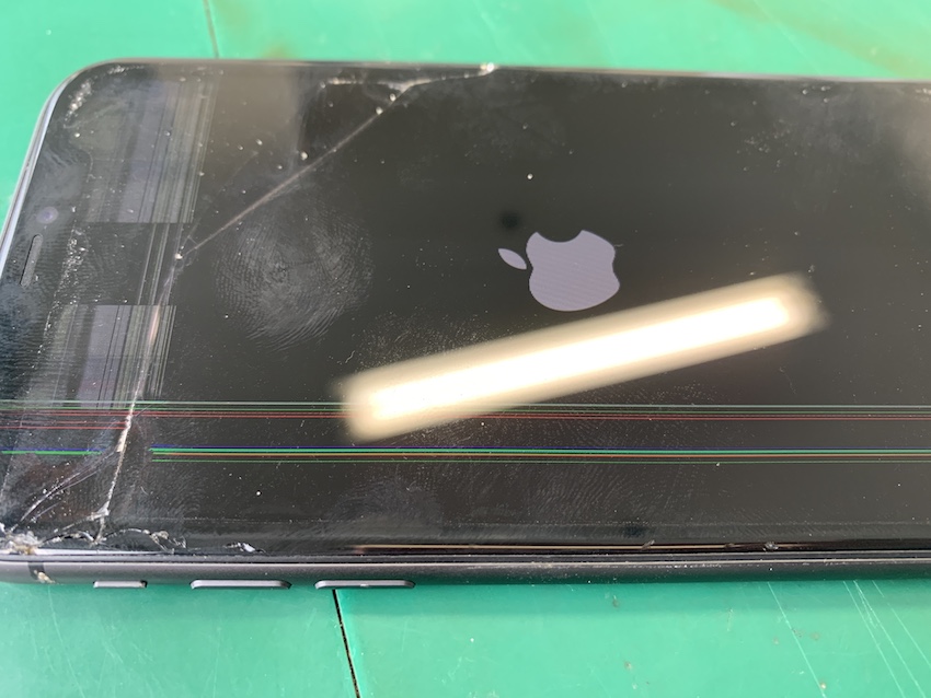 [都立大学iPhone買取]画面割れ・液晶漏れも100%買取ます！