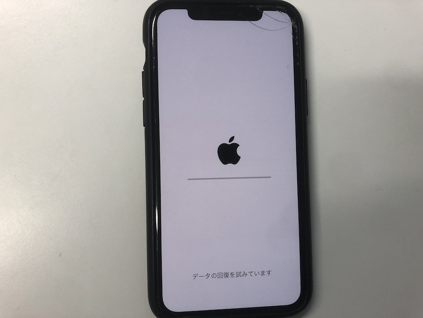 iTunesでデータ復旧中のiPhone