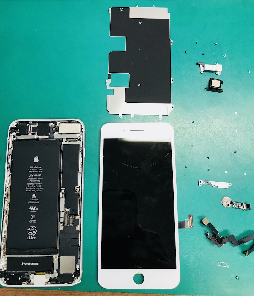 iPhone8pガラス割れ