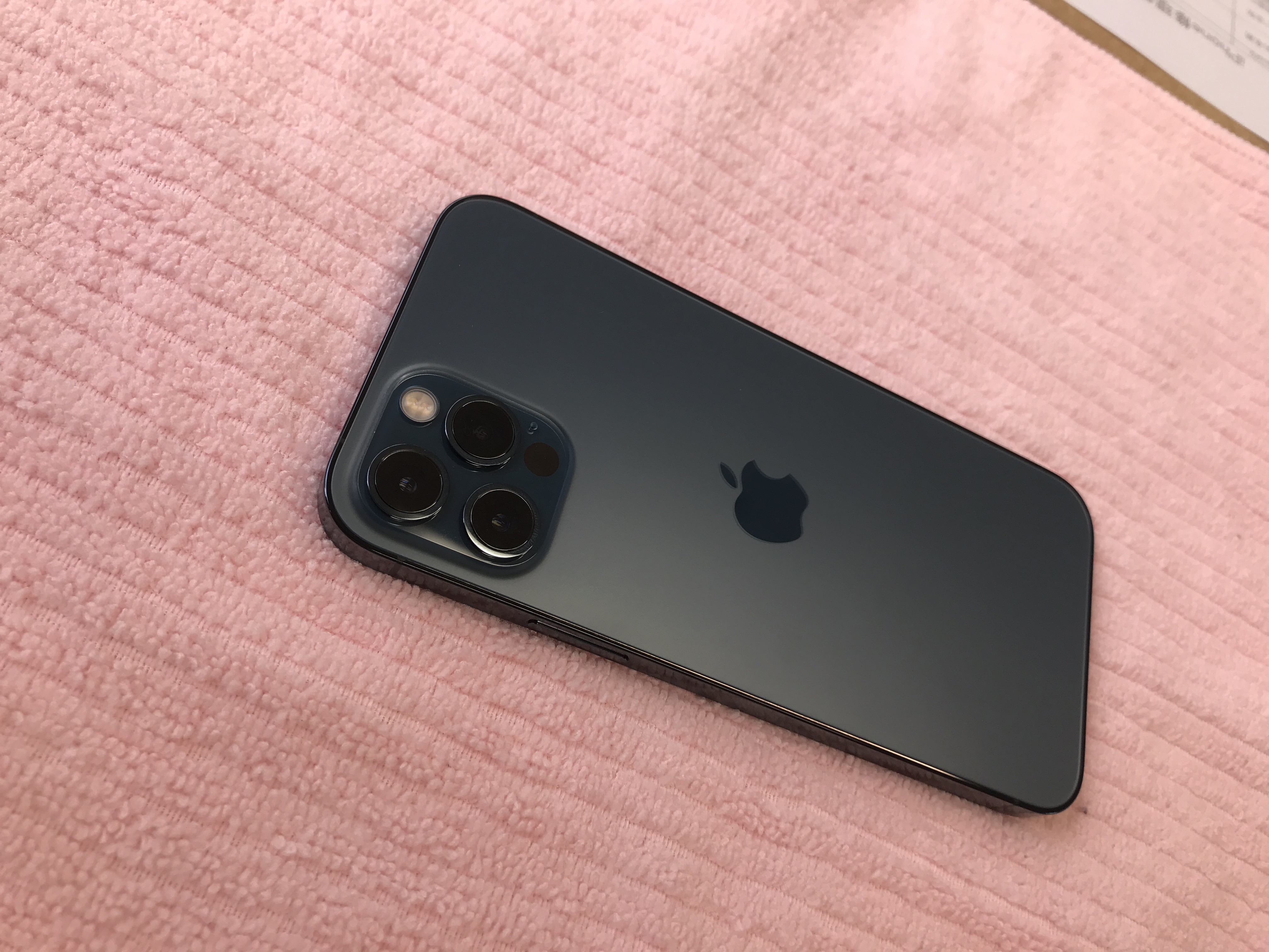 本日は祐天寺よりご来店のお客様よりiPhone12Proを高額買取りいたしました！