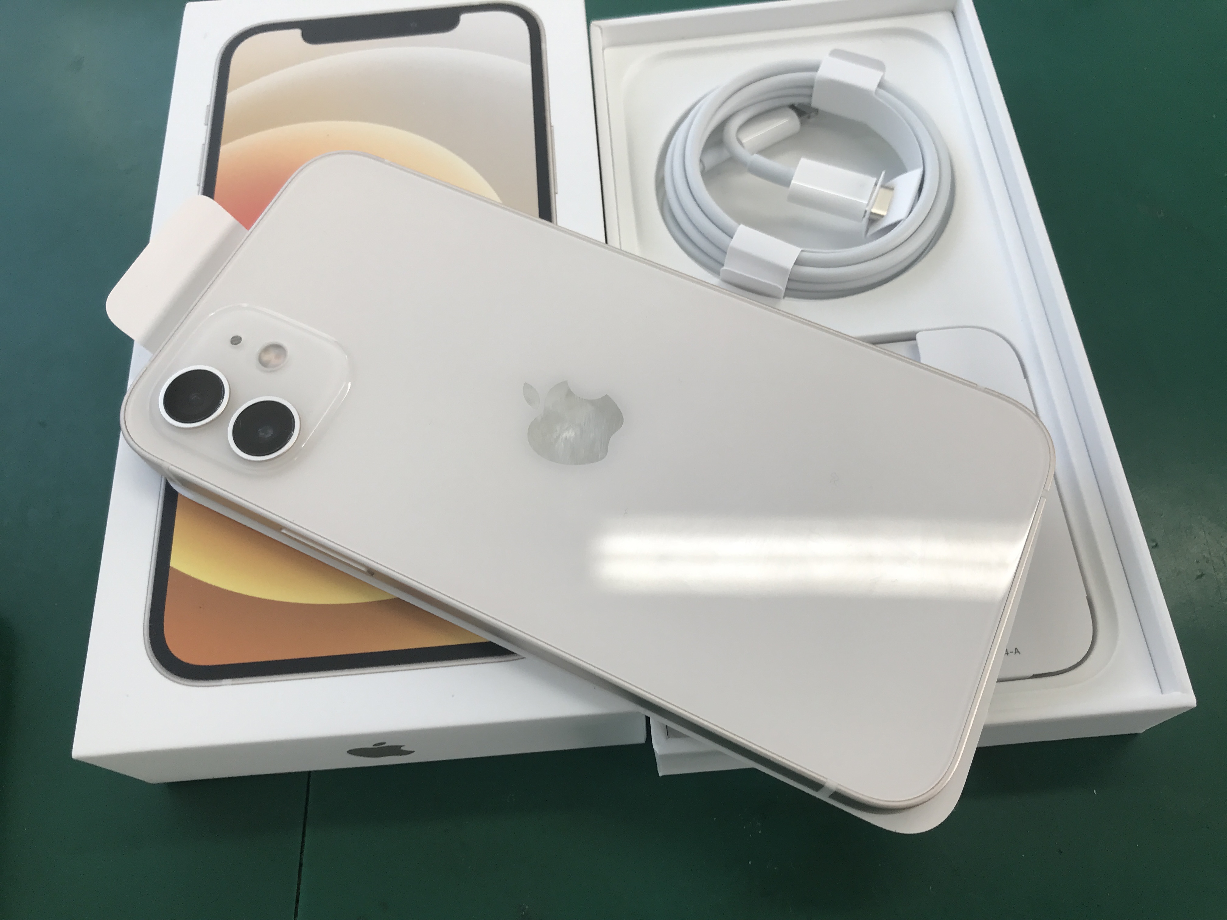 iPhone12の画面修理