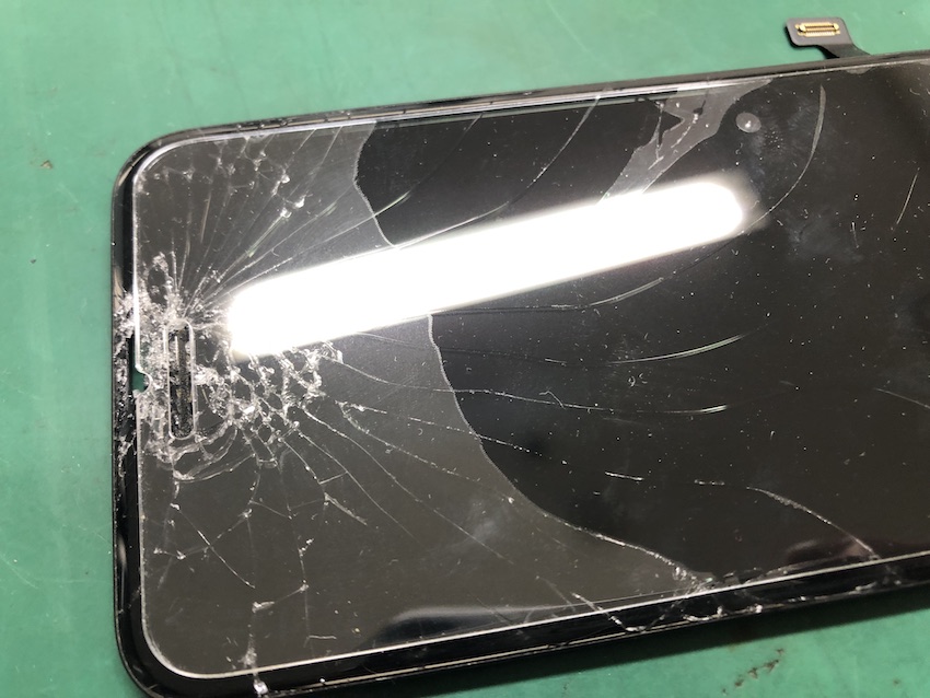 IphoneiPhone14ガラス割れ割れ修理が自由が丘エリア最安値！