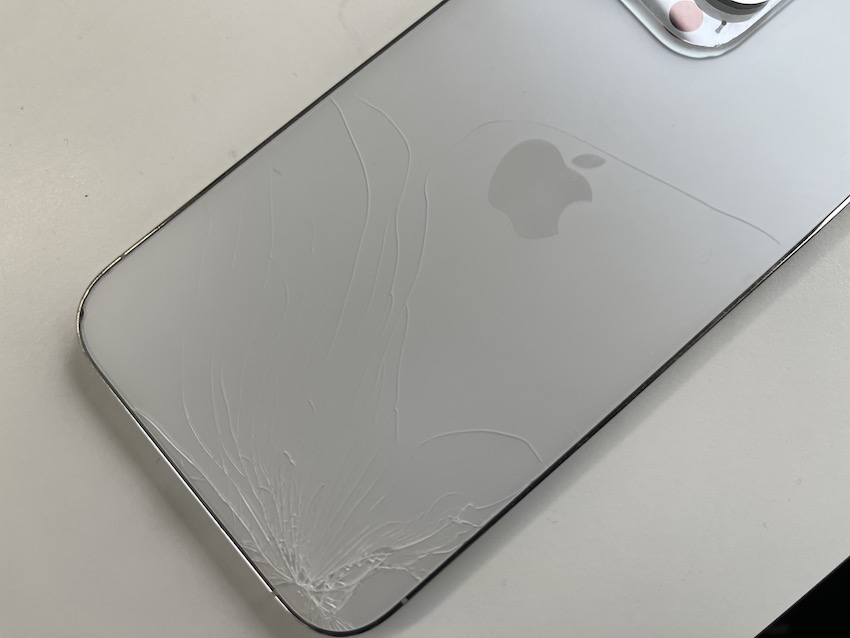 【背面割れもOK】学芸大学でiPhoneを高く売るなら？壊れたiPhone買取の成田也中目黒店へ！