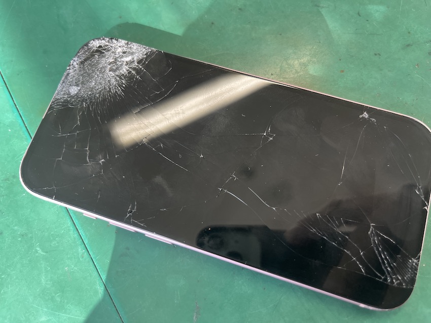 【ジャンクiPhone買取】画面割れ・不動品もOK！学芸大学エリアでスマホ買取なら成田也