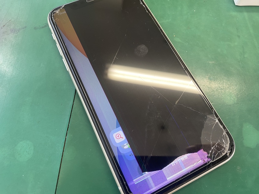 目黒区学芸大学エリア最安値で修理したiPhone11の液晶パネル