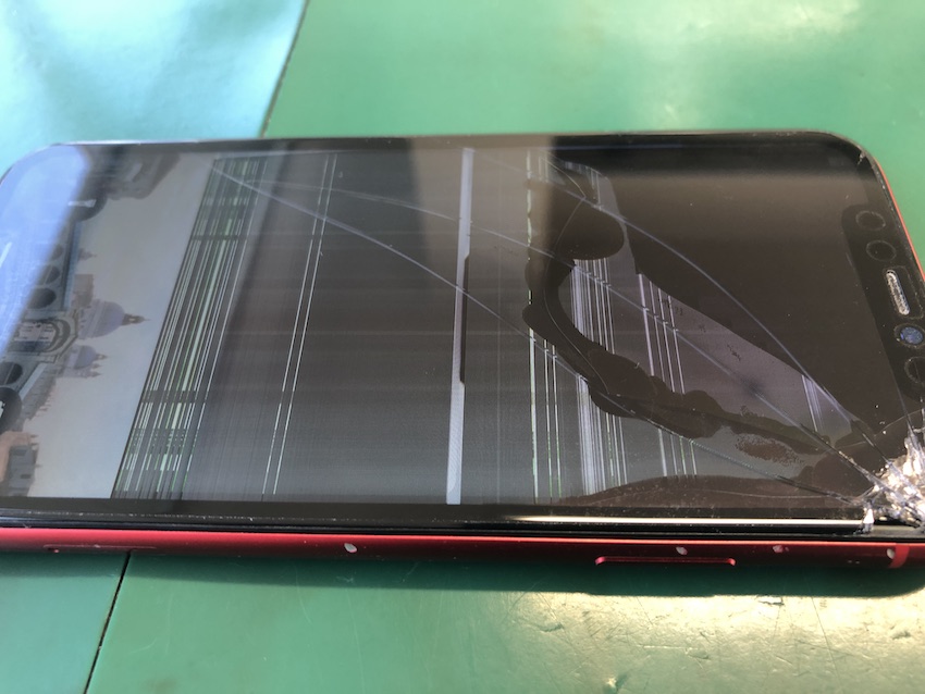 iPhone11 の画面割れ修理、当日10分で修理対応