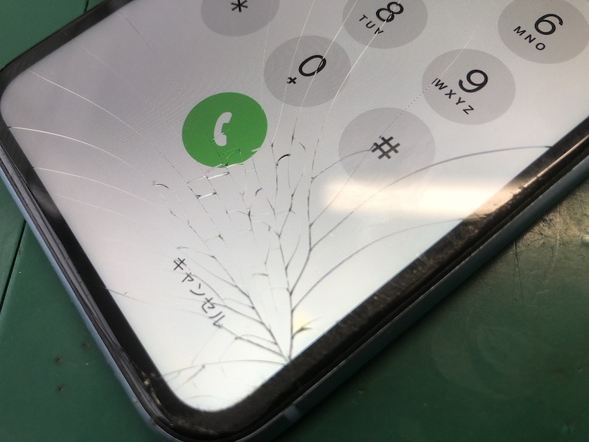 画面割れ修理をしたiPhone11本体