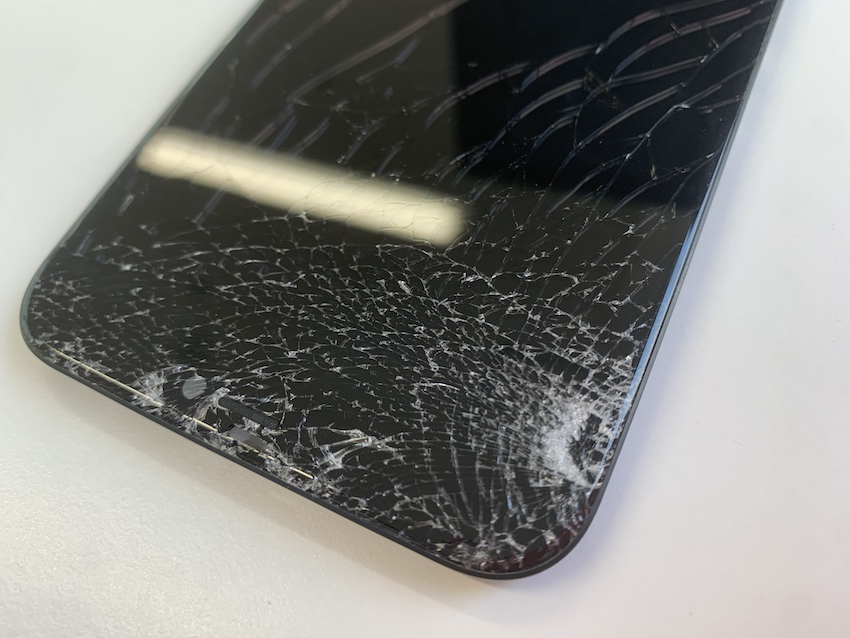 池尻大橋よりご来店のiPhone11画面割れ修理