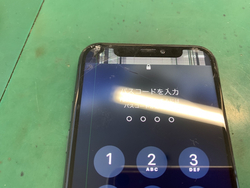 液晶漏れしているiPhone11本体