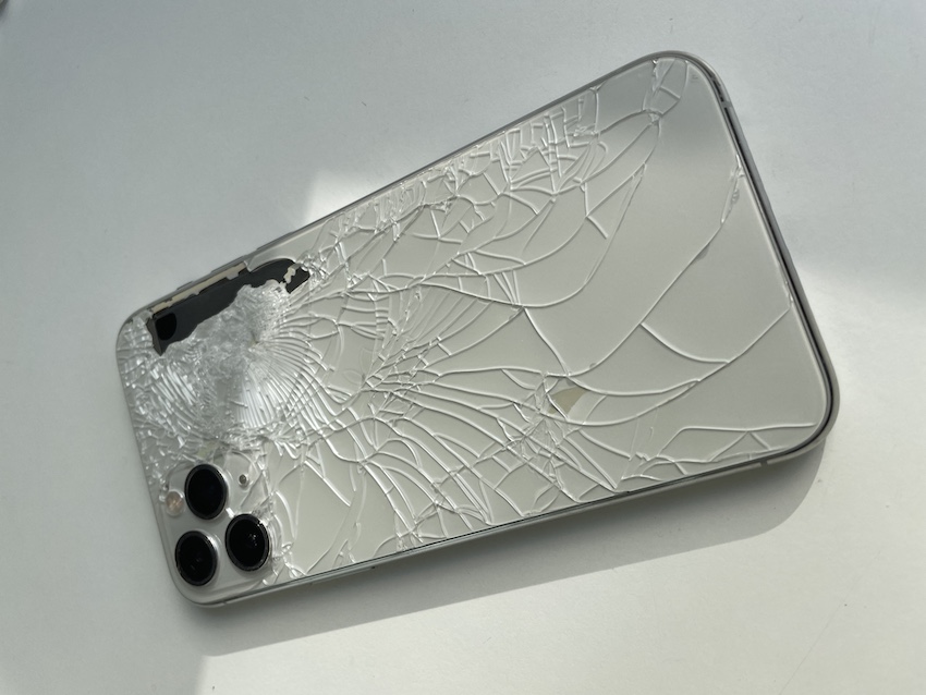 都立大学エリアで中古iPhone高額買取なら成田也中目黒店！バッキバキに割れてもOK！
