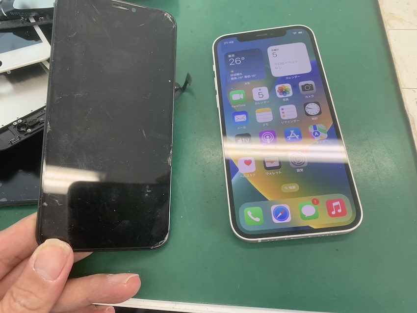画面修理をしたiPhone12本体