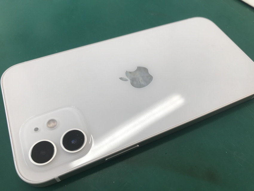 即日画面修理したiPhone12本体