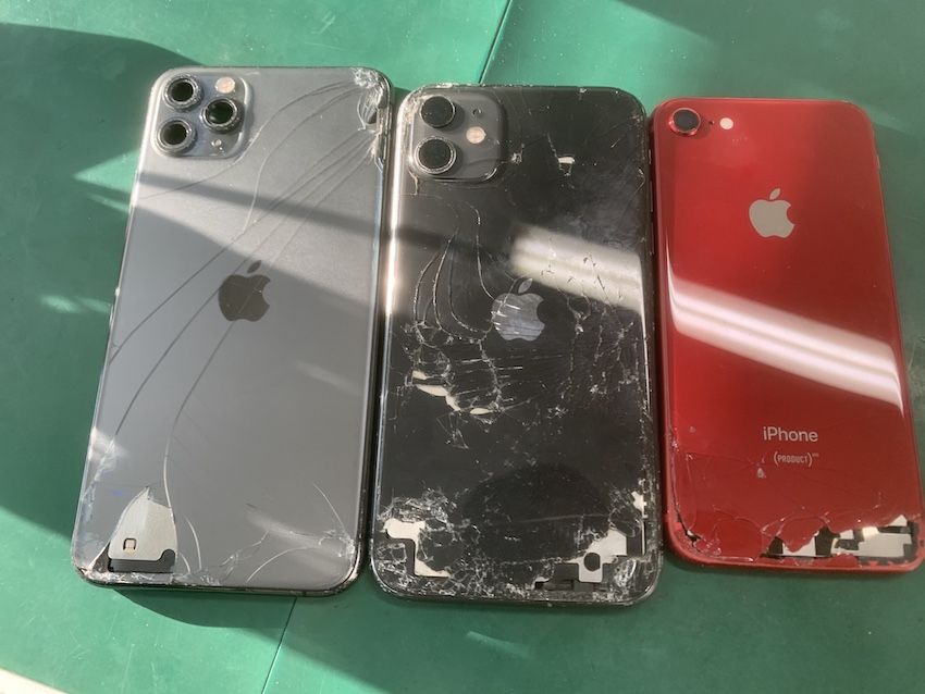 iPhoneのバックパネル割れ修理をしたフレーム
