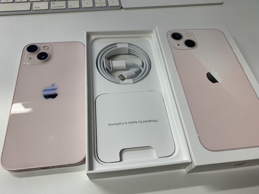 iPhone13の赤ロム買取で武蔵小山よりご来店！