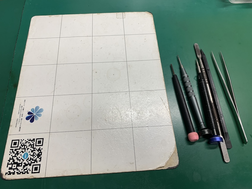 iPhoneの修理に使うドライバー
