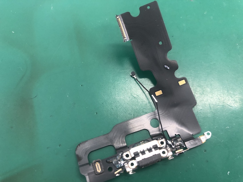 iPhone6の充電できなくなったドックコネクター を交換修理