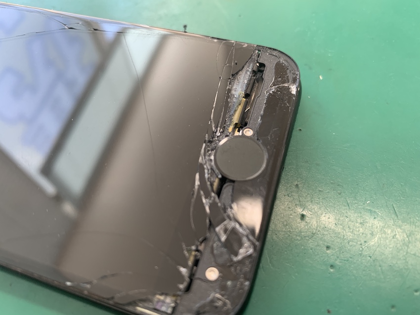飛び込みでiPhone7のガラス画面割れ修理