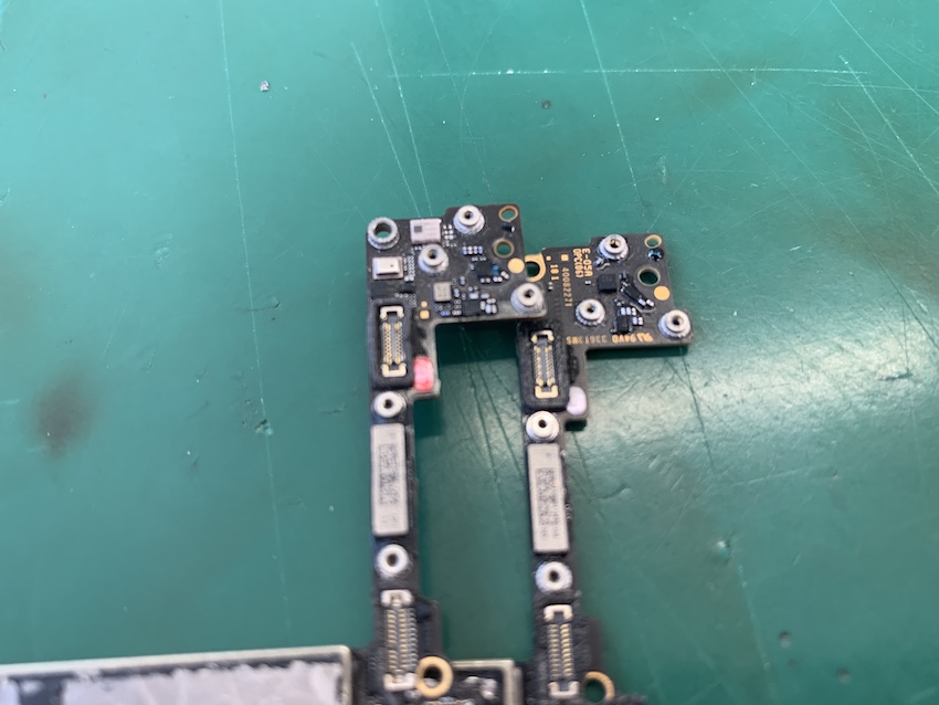 お風呂で水没したiPhone7の基板