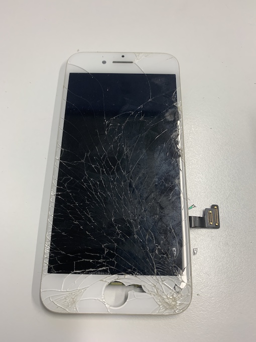 キャリアの下取りより断然お得！画面割れiPhoneは成田也中目黒店へお持ちください！