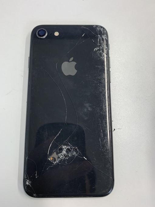 2019年10月6日背面割れiPhone8の買取依頼で学芸大学よりご来店！