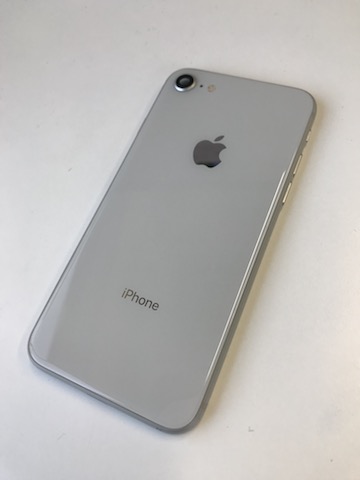 iPhone8の背面ガラス割れ修理