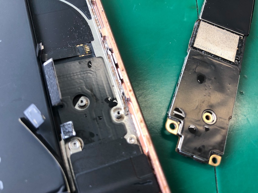 トイレで水没したiPhone8を1時間で修理完了
