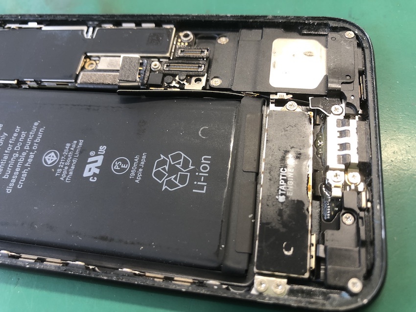 キッチンで水没させたiPhone8本体
