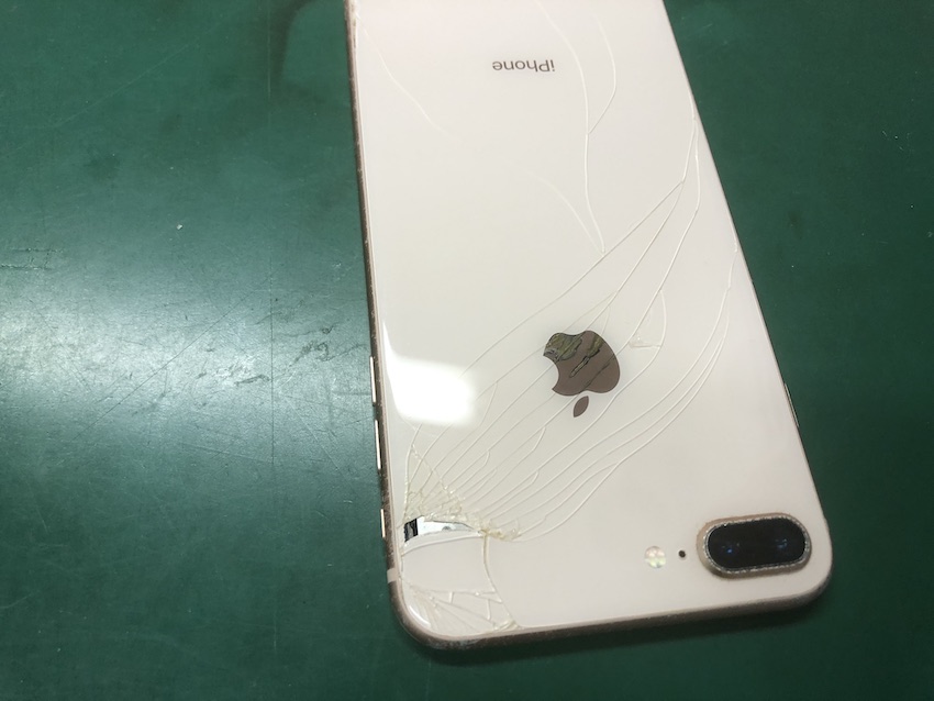 背面割れiPhoneも成田也中目黒店なら高額買取！2022年4月9日