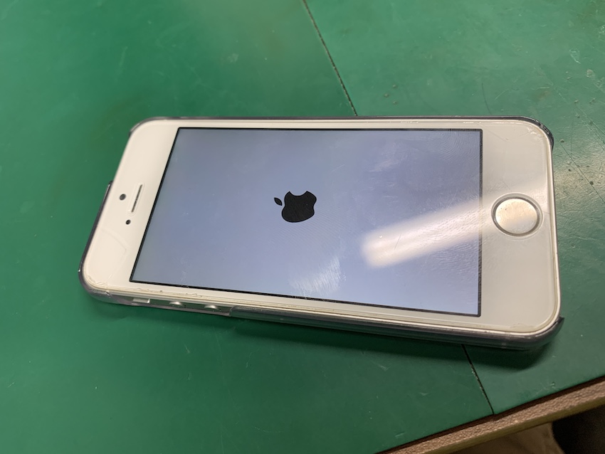 リンゴループ状態のiPhoneSE初代