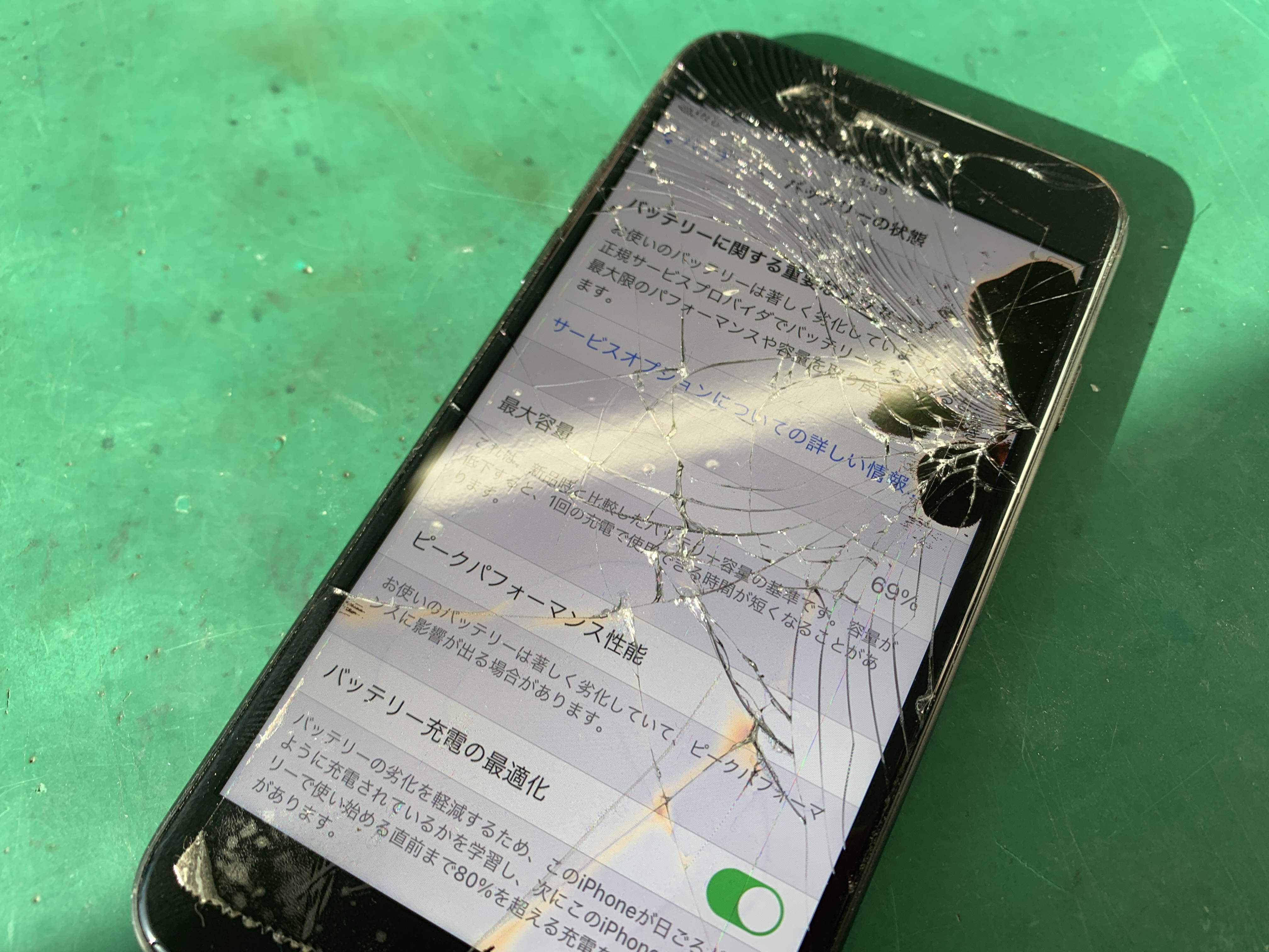 iPhoneSE2の劣化したバッテリーの本体