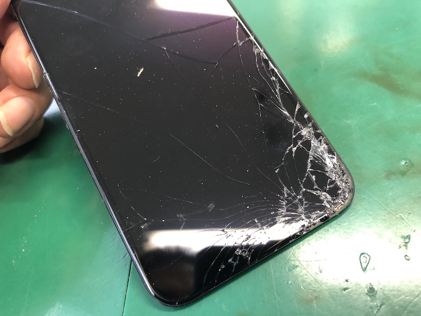 iPhoneXの画面修理を当日10分で完了
