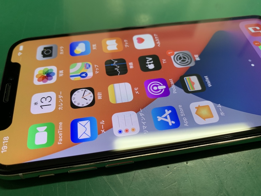 iPhoneX水没修理で液晶パネル交換