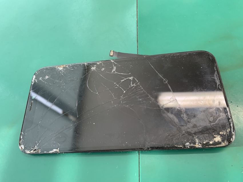 iPhoneXRの画面を目黒最安値で修理