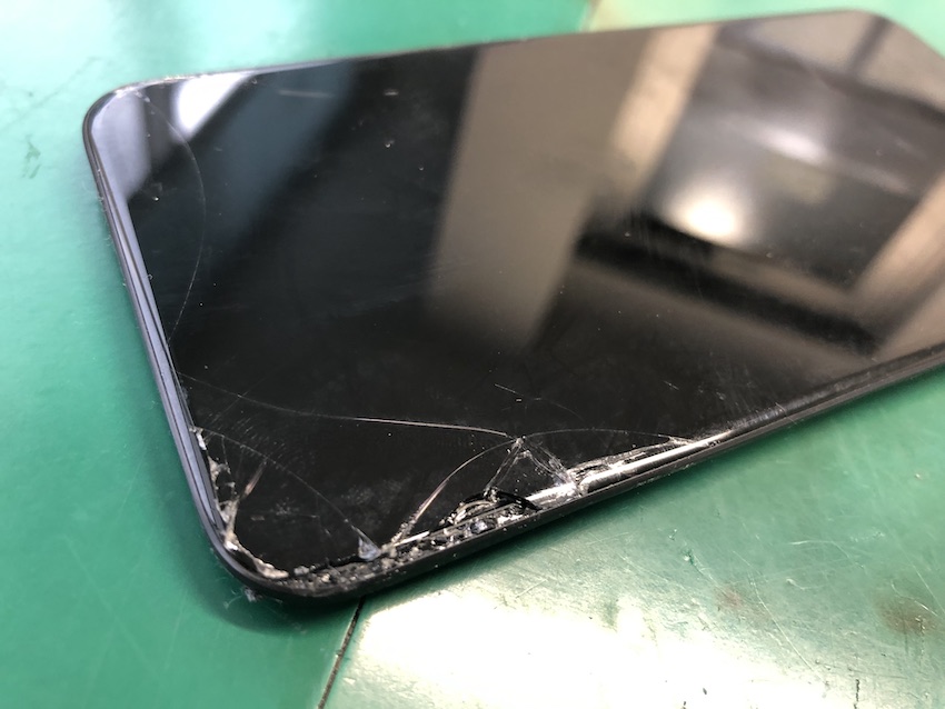 iPhoneXRの液晶不良パネルを当日10分で交換