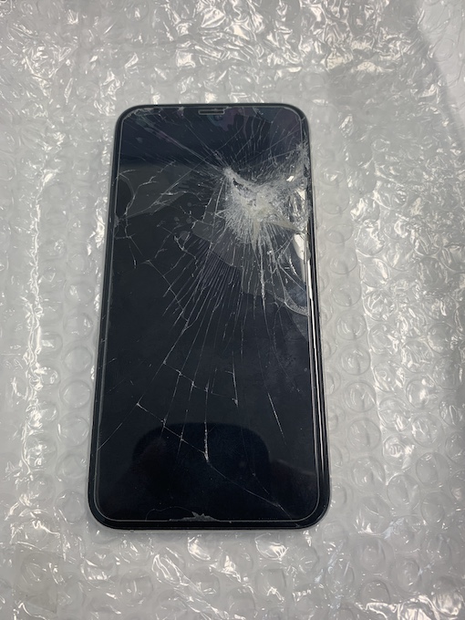 2019年10月9日画面がバキバキに割れたiPhoneXS！ジャンク品でも高額買取！中古スマホ買います！