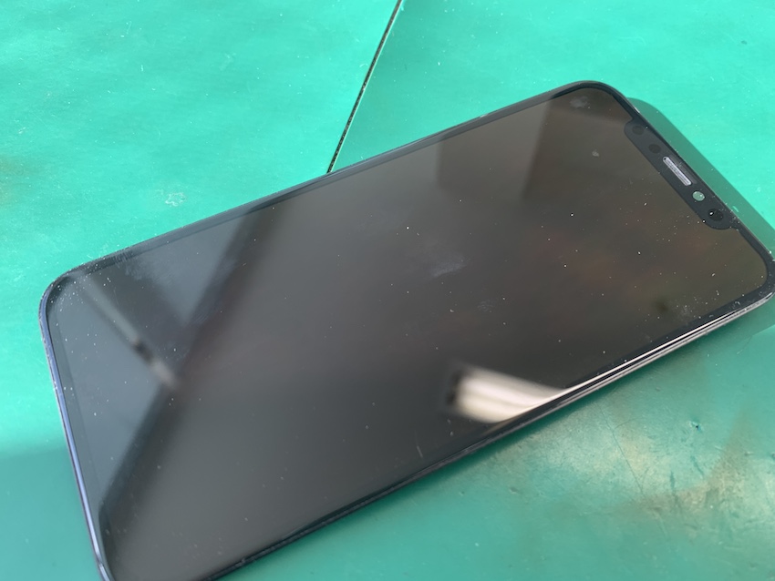 15分でiPhoneXsの画面を修理