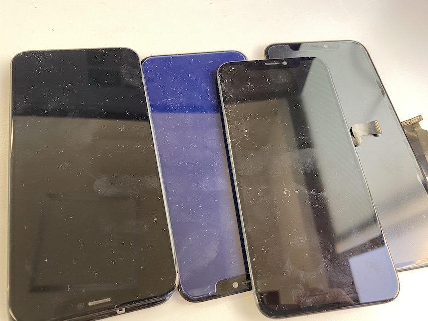 取り外したiPhone Xsのタッチ不良液晶パネル