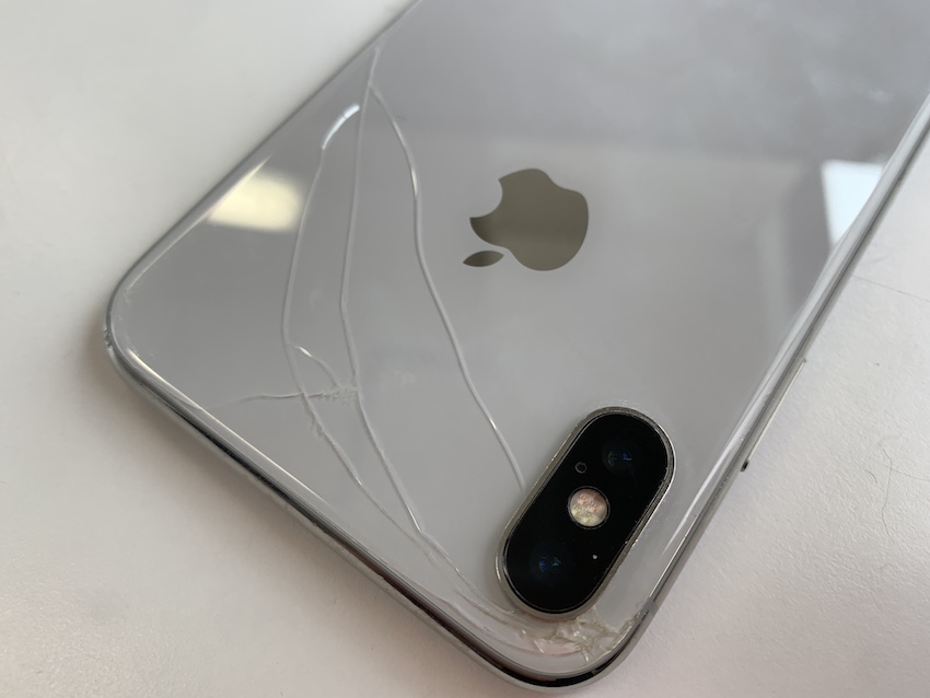 バックパネルの割れたiPhoneXsも高額買取！2022年6月18日