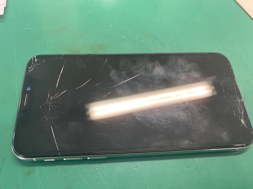 ジャンク品の高額買取！画面割れiPhoneの買取なら成田也中目黒店！
