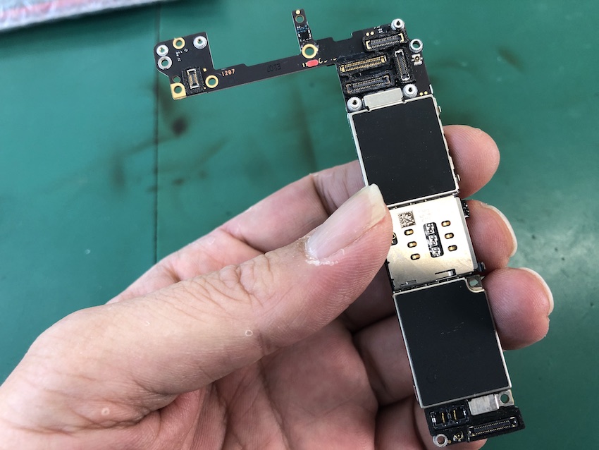 iPhone6S水没修理、基板洗浄で即日データ復旧